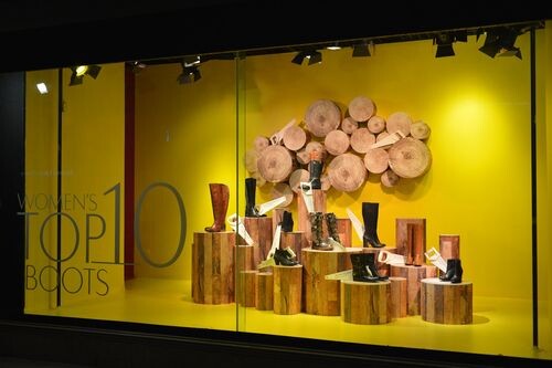 Описание: Современная оформленная точка продаж с акцентами и чистой выкладкой.
Источник: Unsplash