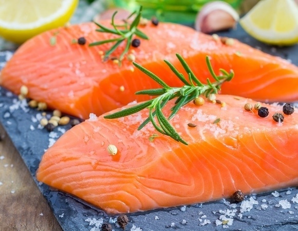 "Планируйте за 2–3 дня до праздника": шеф-повар рассказала, как с первого раза засолить красную рыбу дома