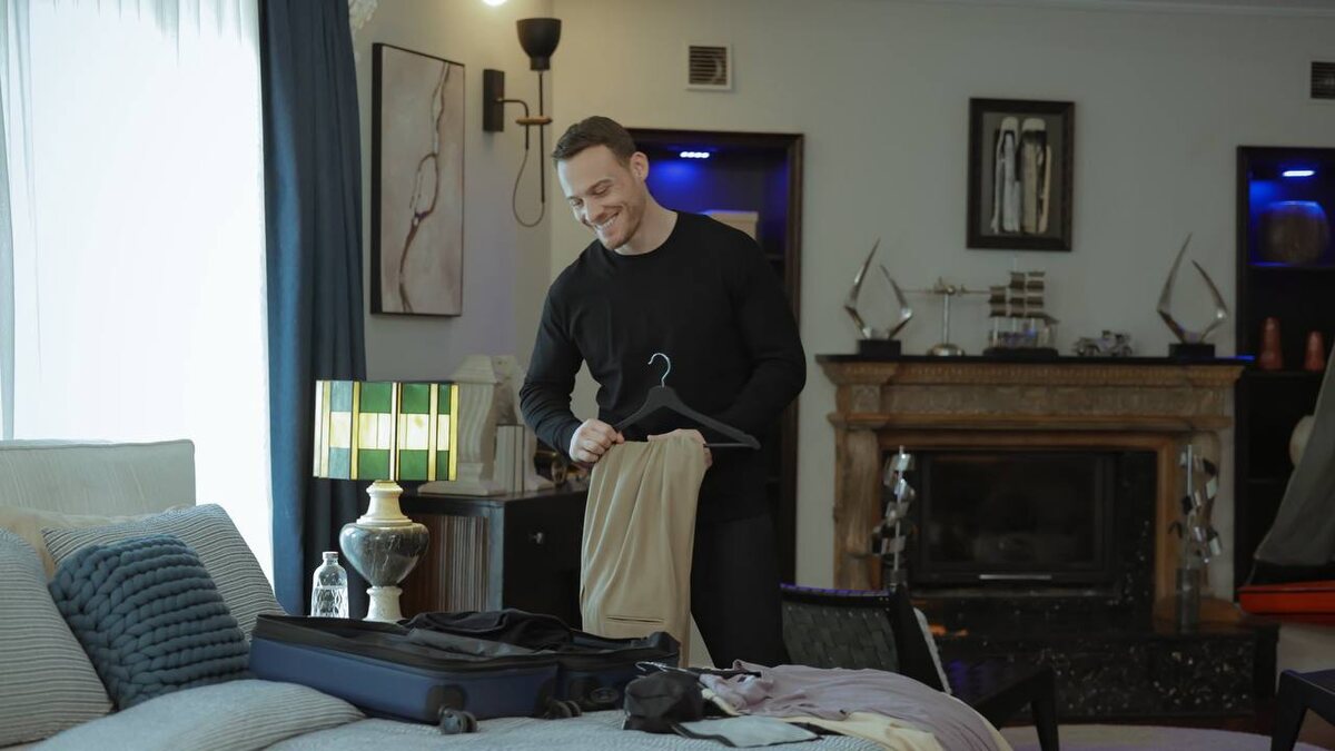 Арас - Керем Бюрсин.