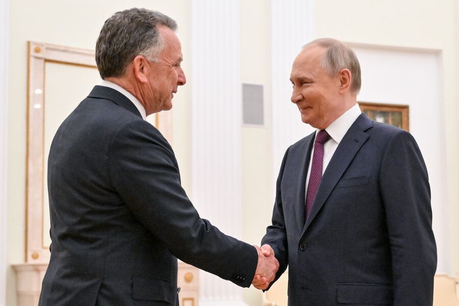    Президент России Владимир Путин и специальный посланник президента США Стивен Уиткофф / Источник: © Кристина Кормилицына/POOL/ТАСС