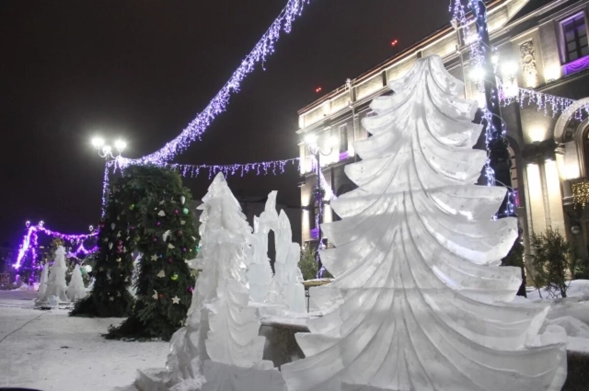    Омичей пригласили встретить новый год у главной городской ёлки