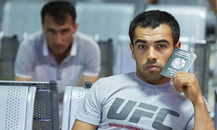    В Госдуме предложили обязать мигрантов покупать ДМС при въезде в Россию