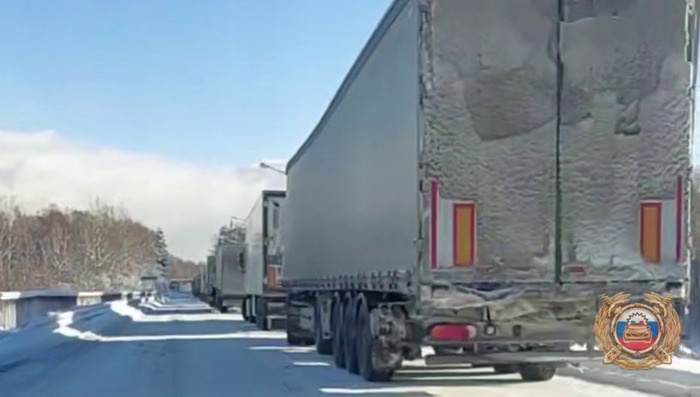 Автомобили еле движутся. фото: яндекс.