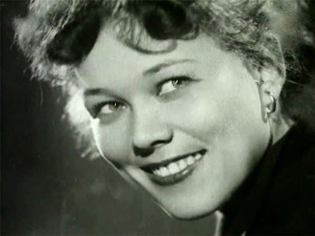 Актриса Люсьена Овчинникова