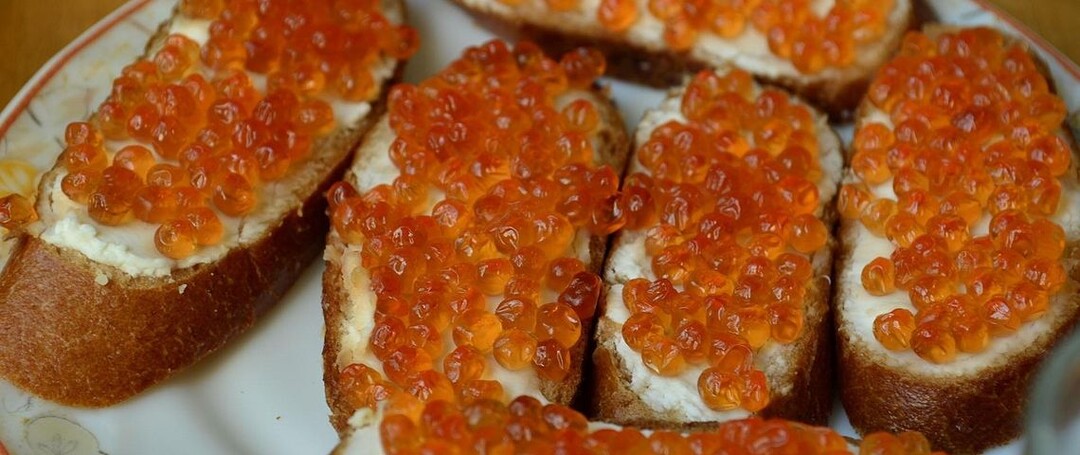 Назван правильный состав красной икры