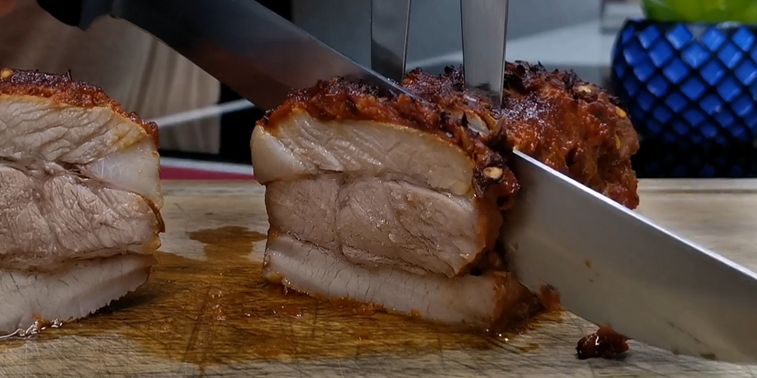 Обалденная закуска из самого дешевого мяса. Каждый год готовлю на праздничный стол, улетает на ура (мой фирменный рецепт)