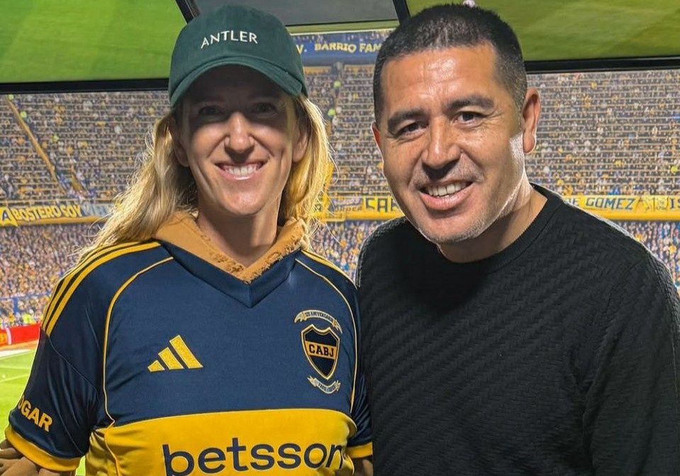    Рикельме пригласил Азаренко на футбол. Фото: социальные сети «Бока Хуниорс».