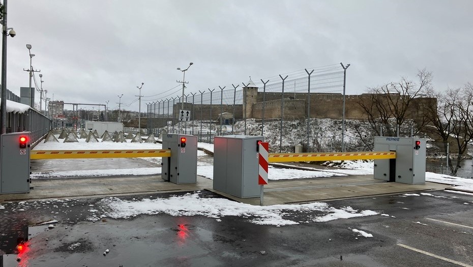 Автор фото: Narva politseijaoskond. Новые барьеры на мосту Дружбы на эстонско-российской границе. Нарва, Эстония.