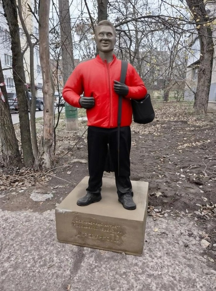  Не поняв, одет ли герой, люди с помощью нейросети принарядили его. Фото: читатель 