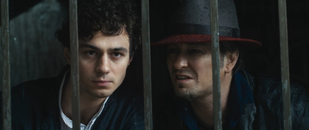 Кадр из кинофильма "Бендер: Начало", 2021 г., режиссер Игорь Зайцев, сценарист Олег Маловичко, композитор Райан Оттер (скриншот) 