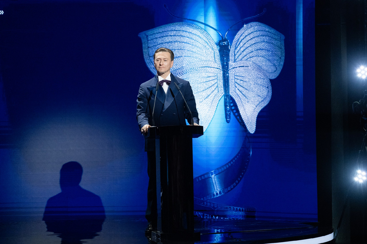 Сергей Безруков