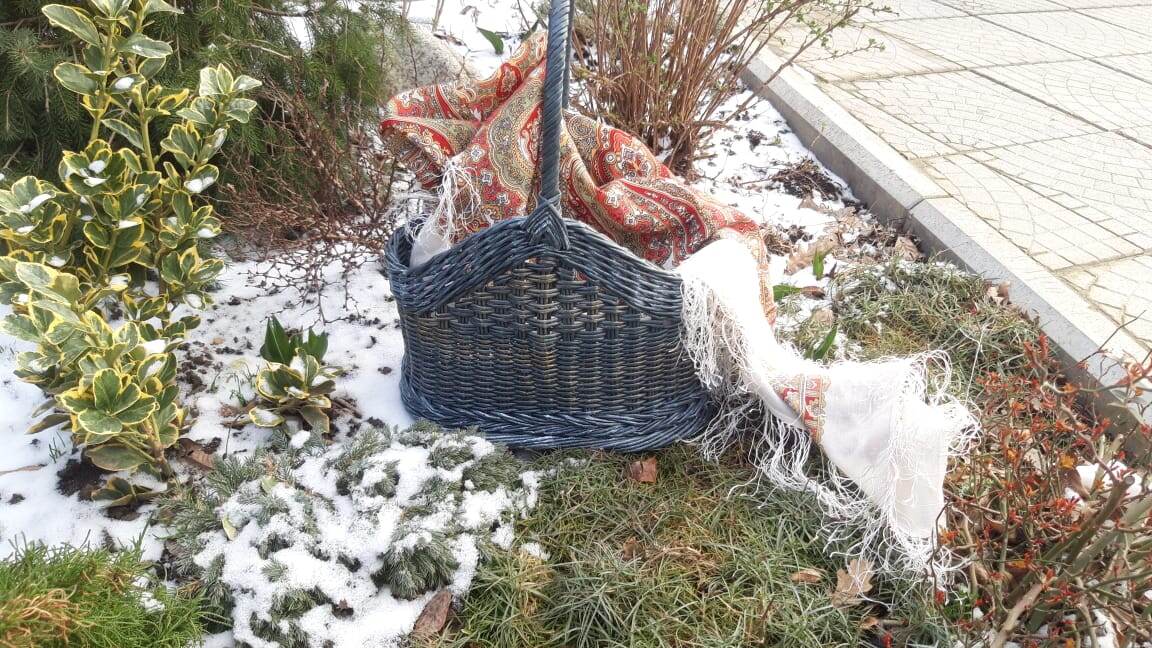 Эта корзина сплетена мной из бумажной лозы. Один из любимых видов рукоделия.