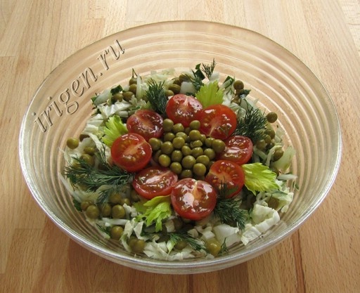 Салат Зеленый с сельдереем и горошком