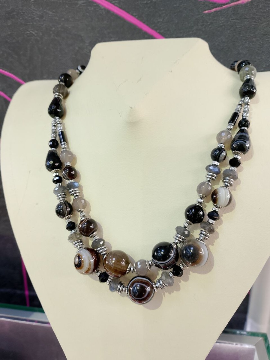 Колье из глазкового агата