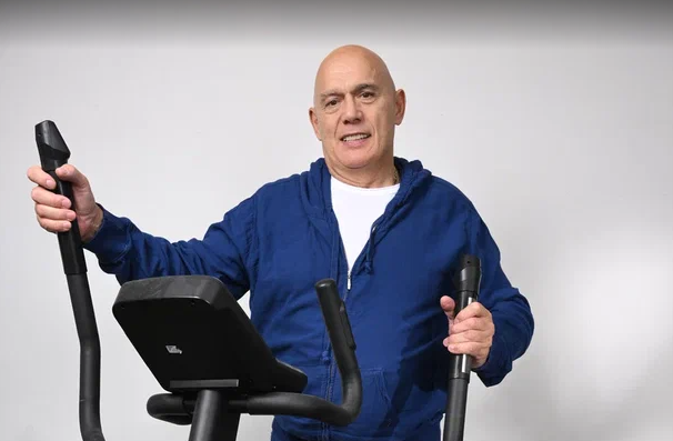 «Это возраст, смиритесь» — любимая фраза врачей! Бубновский доказал, что артроз часто… вовсе не артроз