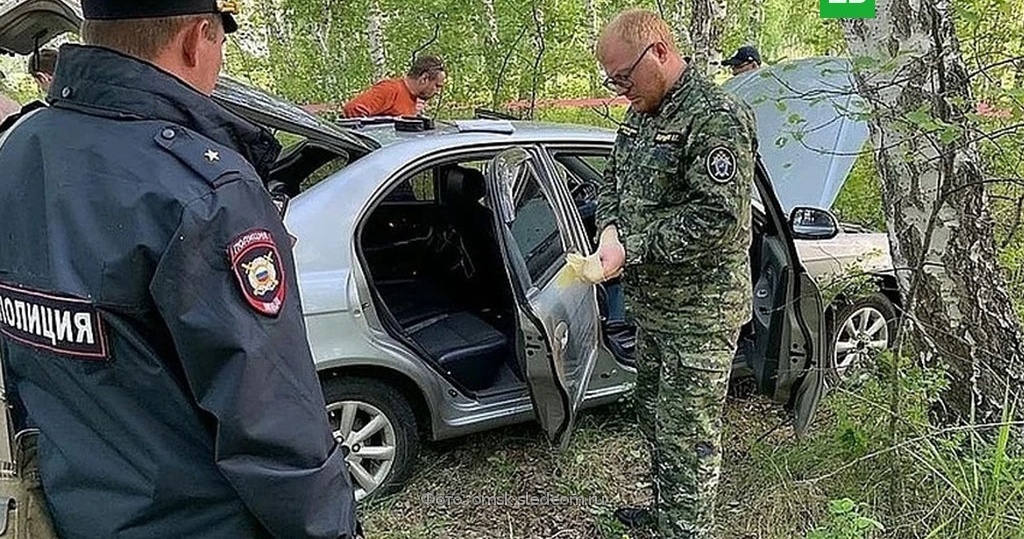 Автомобиль Олега, который он оставил в лесу.