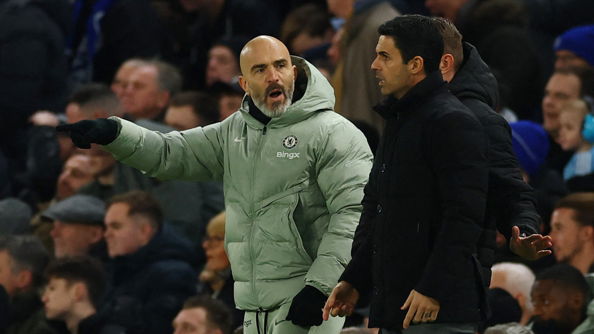    Энцо Мареска и Микель Артета. Reuters