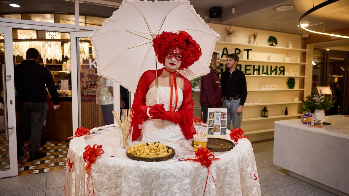    Креатив начинается со входа. Фото: Юрий Здебский /«Ямал-Медиа»