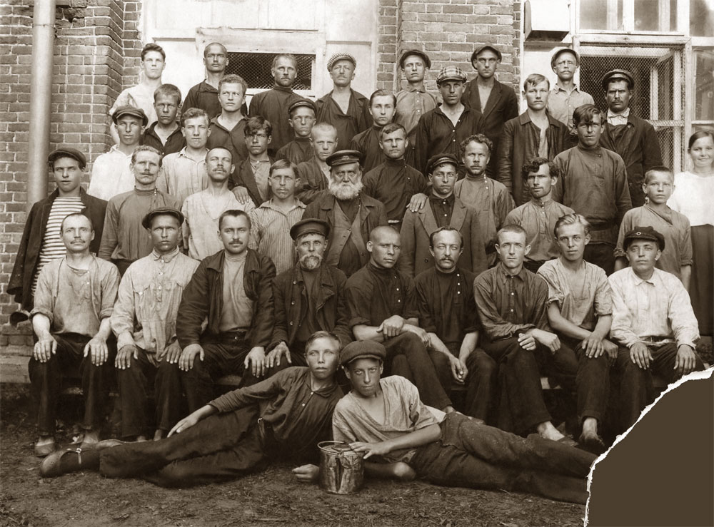 Рабочие на заводе. СССР, 1920-е годы.