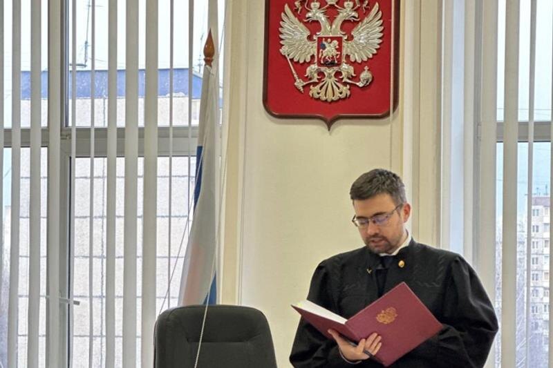    Фото пресс-службы Ленинского районного суда Нижнего Тагила / Судья в зале заседания