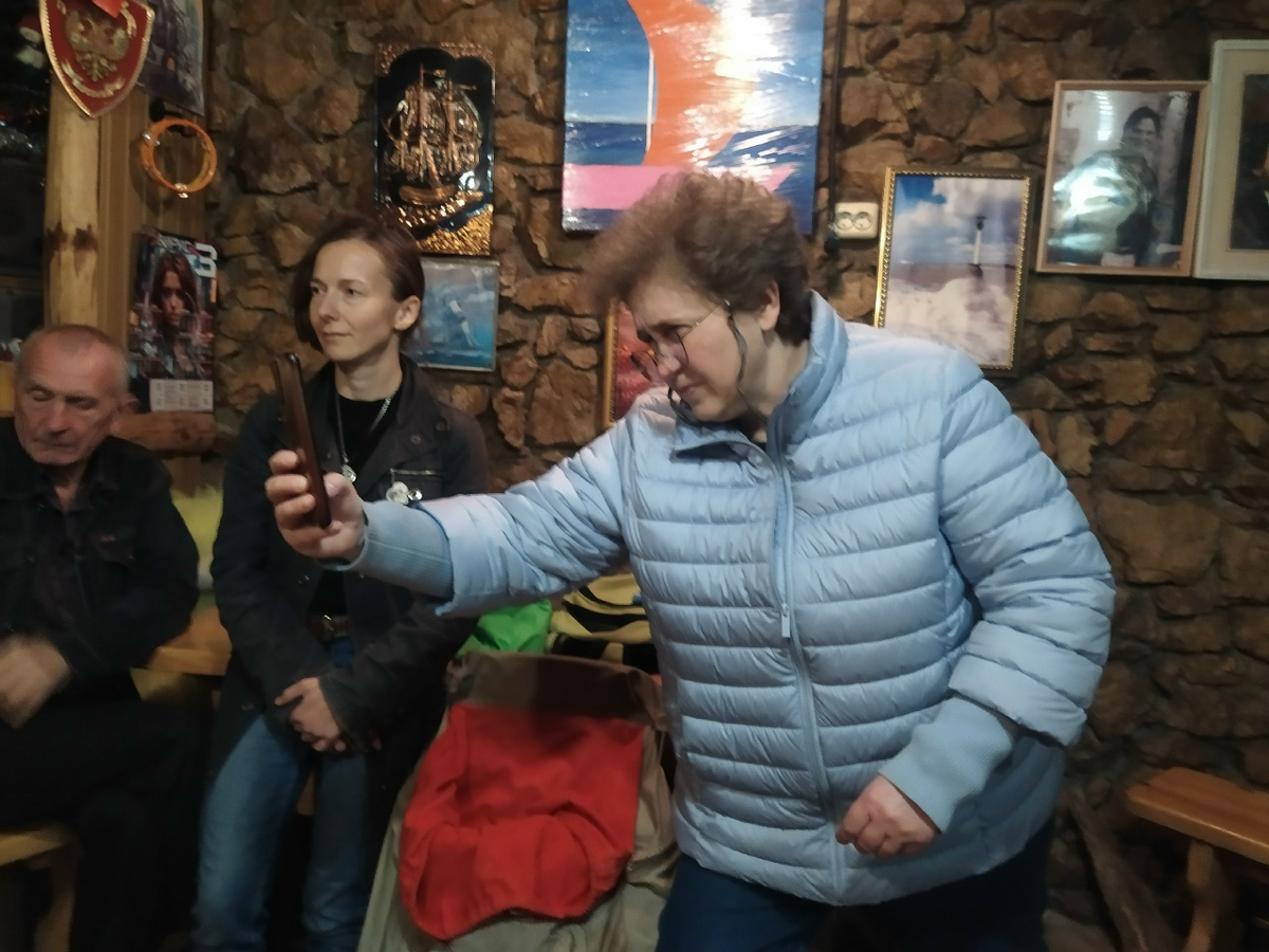 Евгения Блинчик из-зо всех сил старается запечетлеть событие (с) Фото: Н. Остапцов