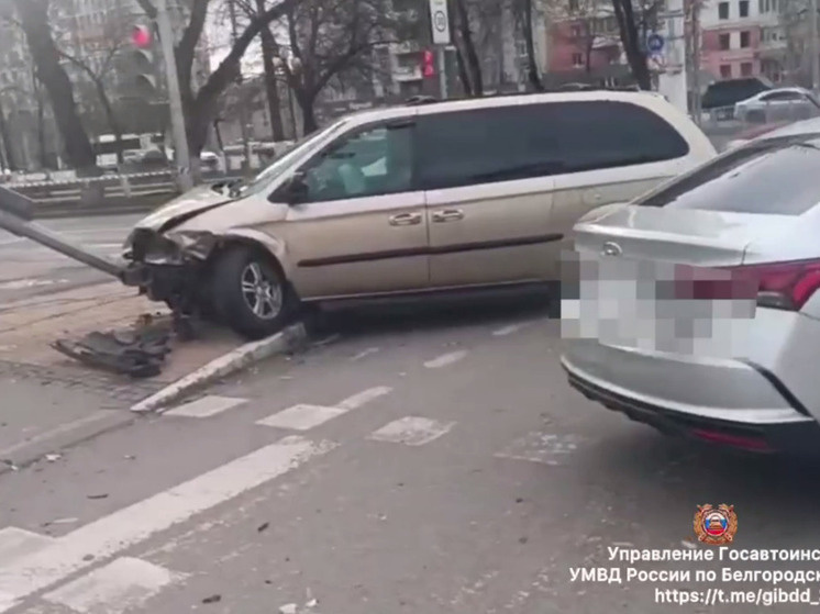     Женщина пострадала в ДТП на проспекте Богдана Хмельницкого в Белгороде, фото: скриншот видео со страницы t.me/gibdd_31