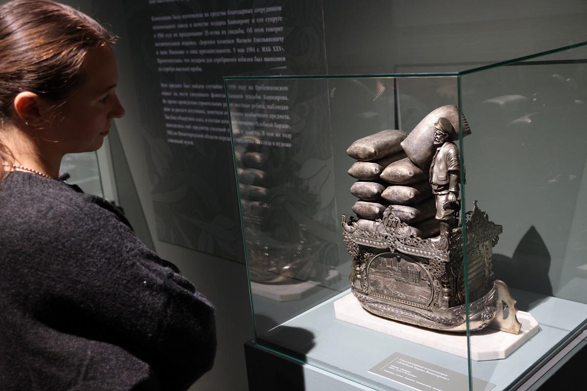    Скульптурную композицию «Хлебная баржа Башкирова» нашли во время строительных работ на Гребешке в 1996 году