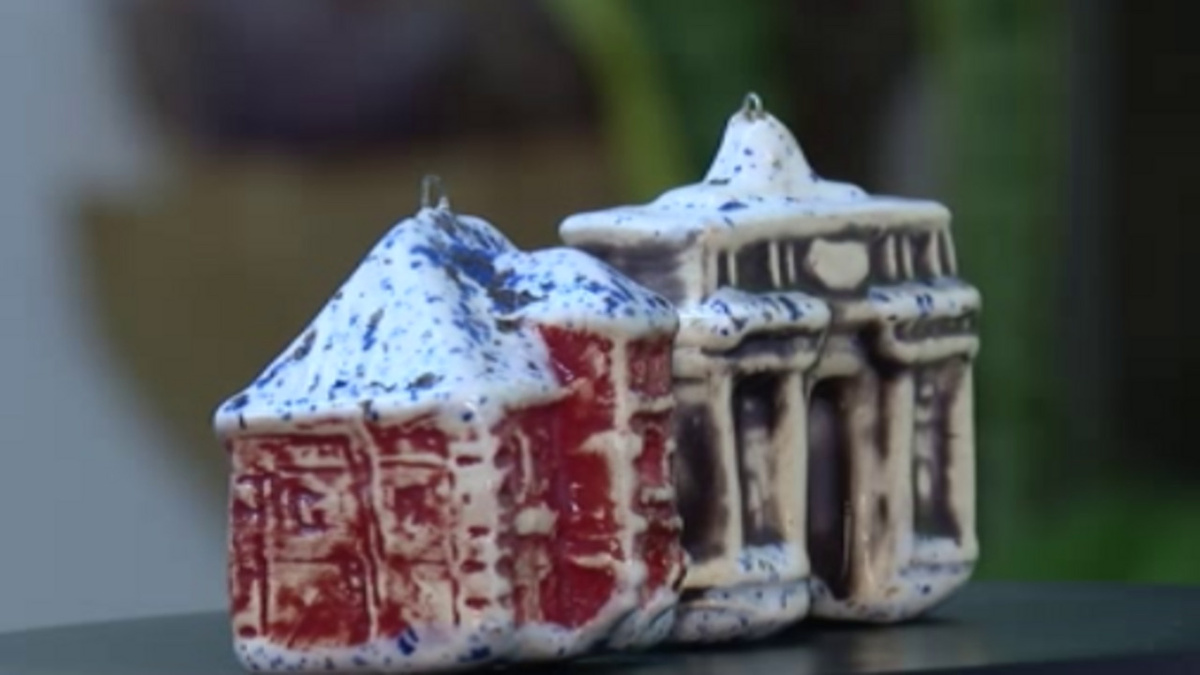    Украшения по-курски к новому году готовят мастера инклюзивного центра «Дышим вместе»