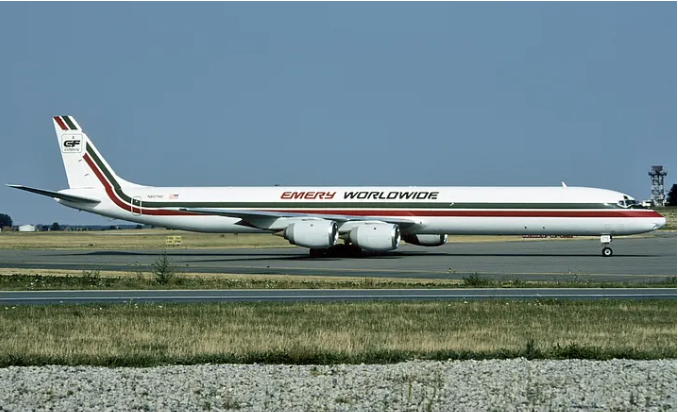 N8079U — самолёт, попавший в аварию. (Дж. Лапорт)