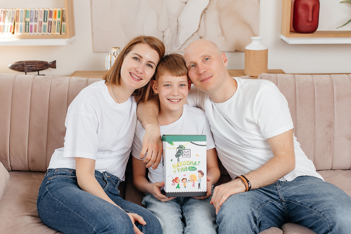 Мы придумали и запатентовали "Бабочкарий" - домашнюю ферму бабочек для детей, а сейчас тысячи родителей выращивают бабочек вместе с нами. 