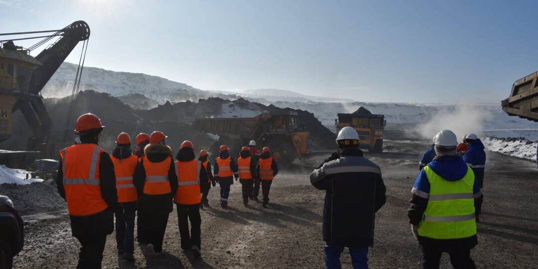 Названы самые "нетипичные" профессии, с которыми знакомятся российские школьники