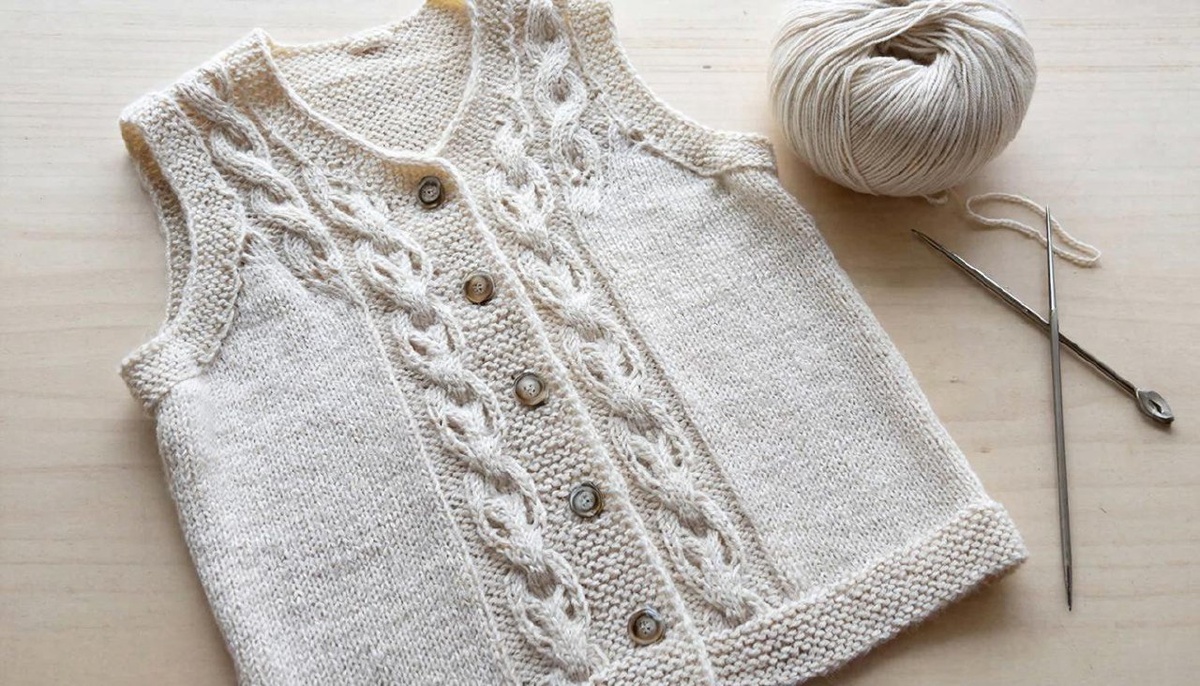 Эту жилетку я нарисовала в нейросети. По-моему, вышло симпатично. Но описания, разумеется, нет.