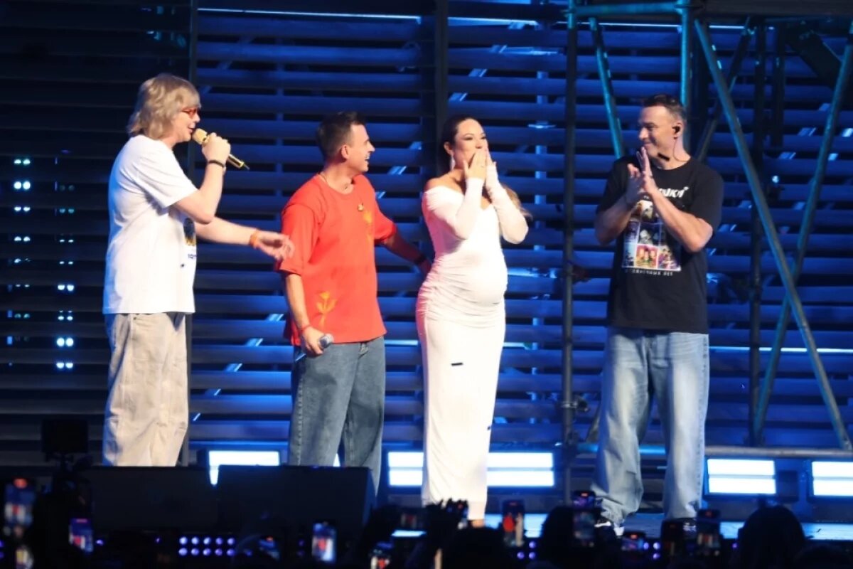    На концерте состоялась премьера новой песни «Иванушек» «Милая моя», которую исполнил будущий отец, Кирилл Туриченко.