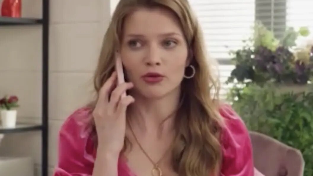    Кадр из т/с "СашаТаня (2013 - настоящее время). Режиссёр Александр Потапов, Comedy Club Production