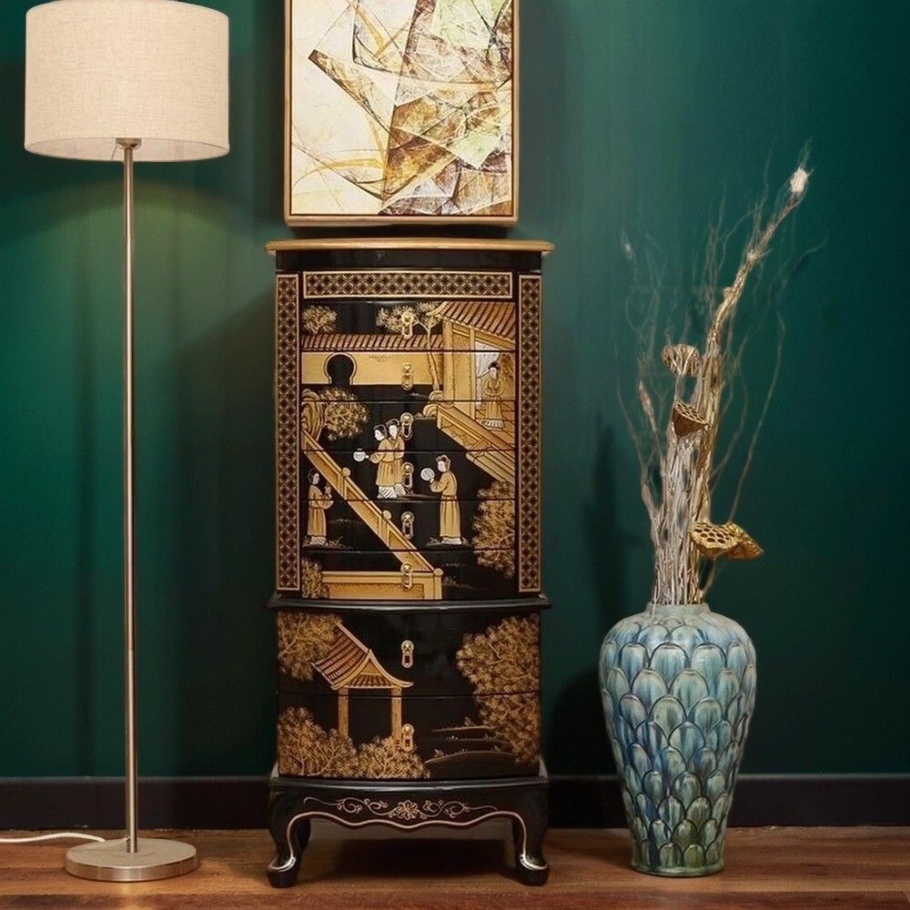 Комод для украшений, Богатство
