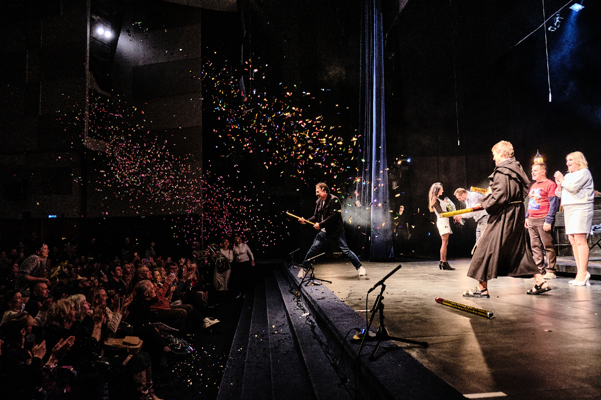 Премьера спектакля «Зинон. С приветом!»