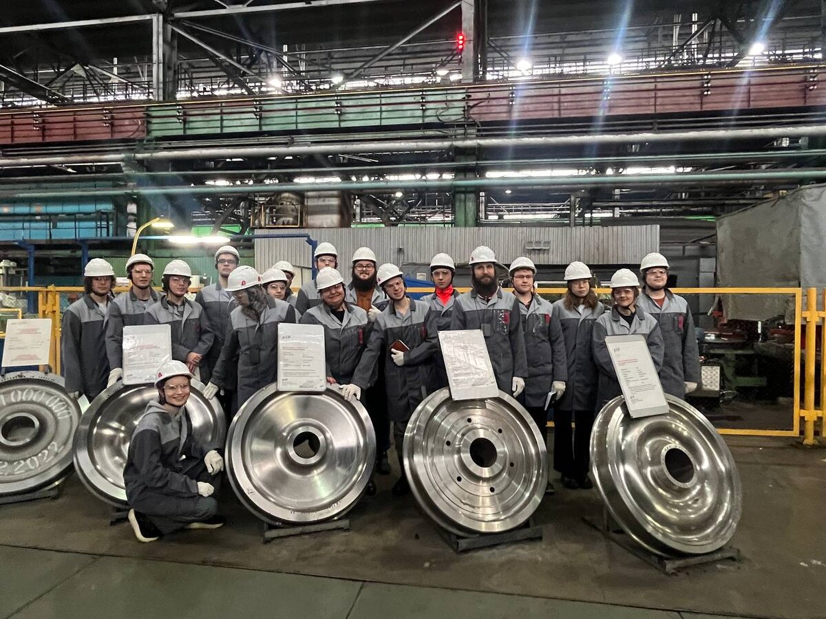 В широких цехах Выксунского металлургического завода. Автор фото: Валерий Трусов