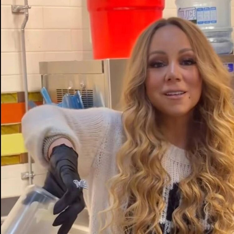 ФОТО: Instagram Мэрайи Кэри (запрещенная в России соцсеть; принадлежит компании Meta, признанной экстремистской организацией и запрещенной в РФ)📷
