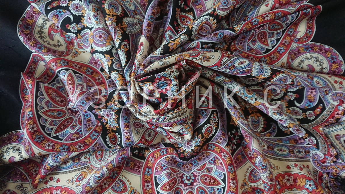 Платок Праздничный город, фото автора