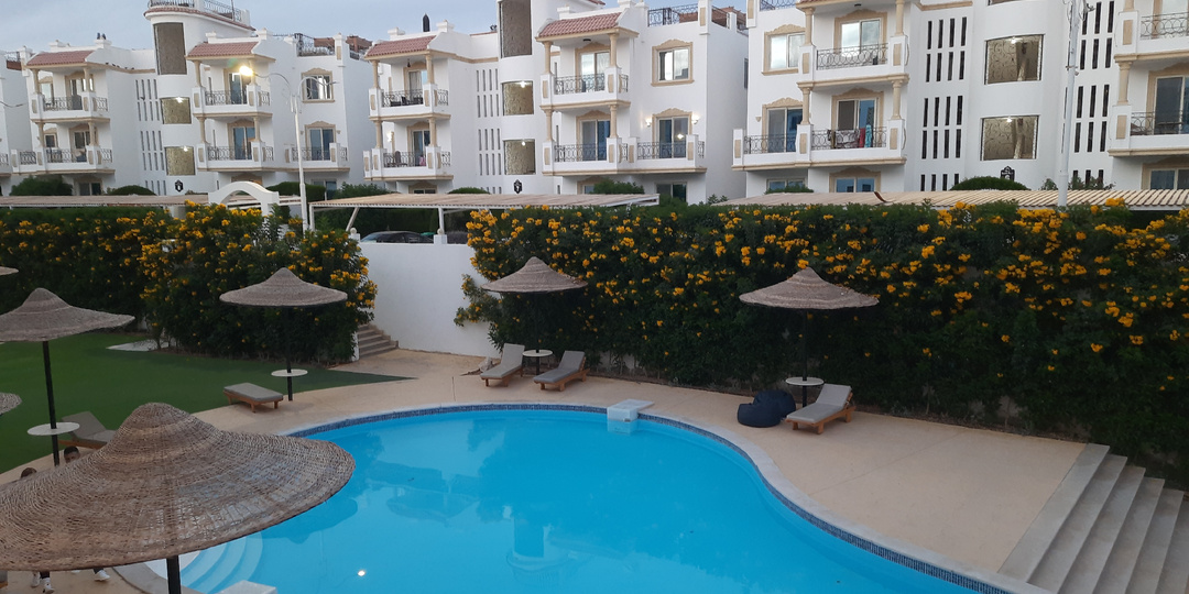 Четвёртый день в отеле Ivy Cyrene. Мой завтрак. Вышли за ворота отеля и нашли отличное место для зимовки в Египте