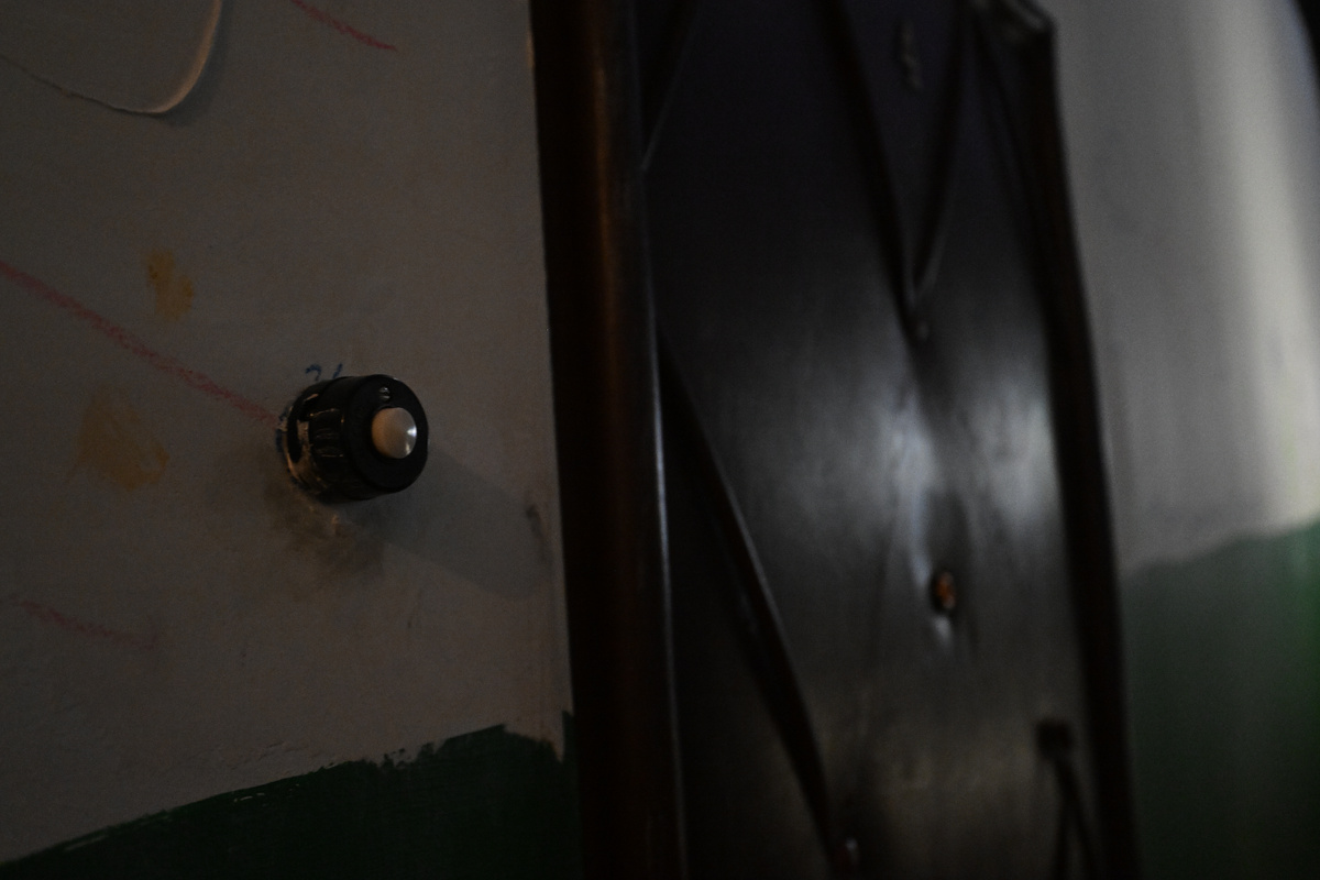 Мужчина пришел в гости к тете и ее сожителю. Фото: Евгения Гусева 