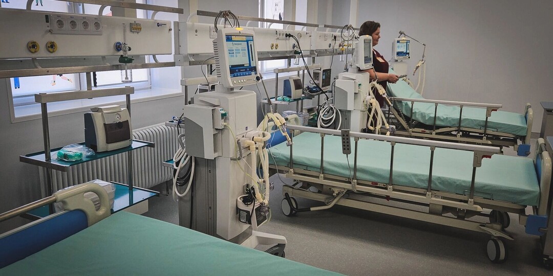 Каждый сотый россиянин живет с ВИЧ: академик Покровский рассказал о реальном масштабе