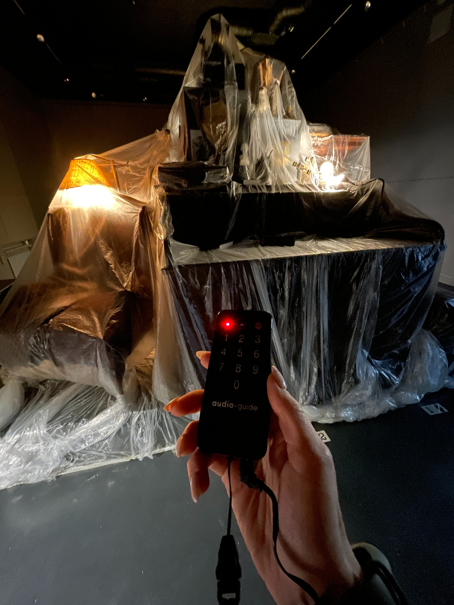 На смену первоначальной экспозиции "Американский кабинет" в 2021г. пришла новая выставка "Иосиф Бродский. Натюрморт". Американского кабинета больше нет.