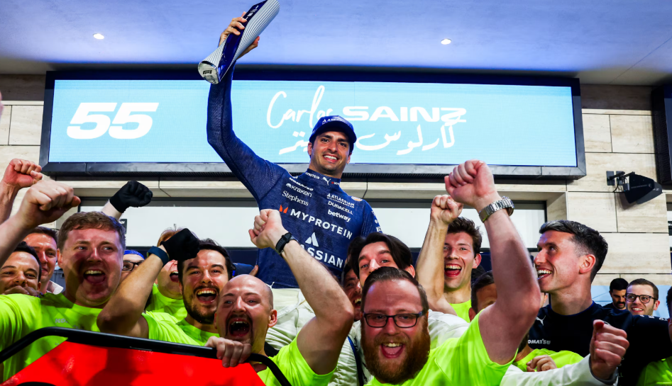 Карлос Сайнс и команда Williams завоевали второй подиум в текущем сезоне