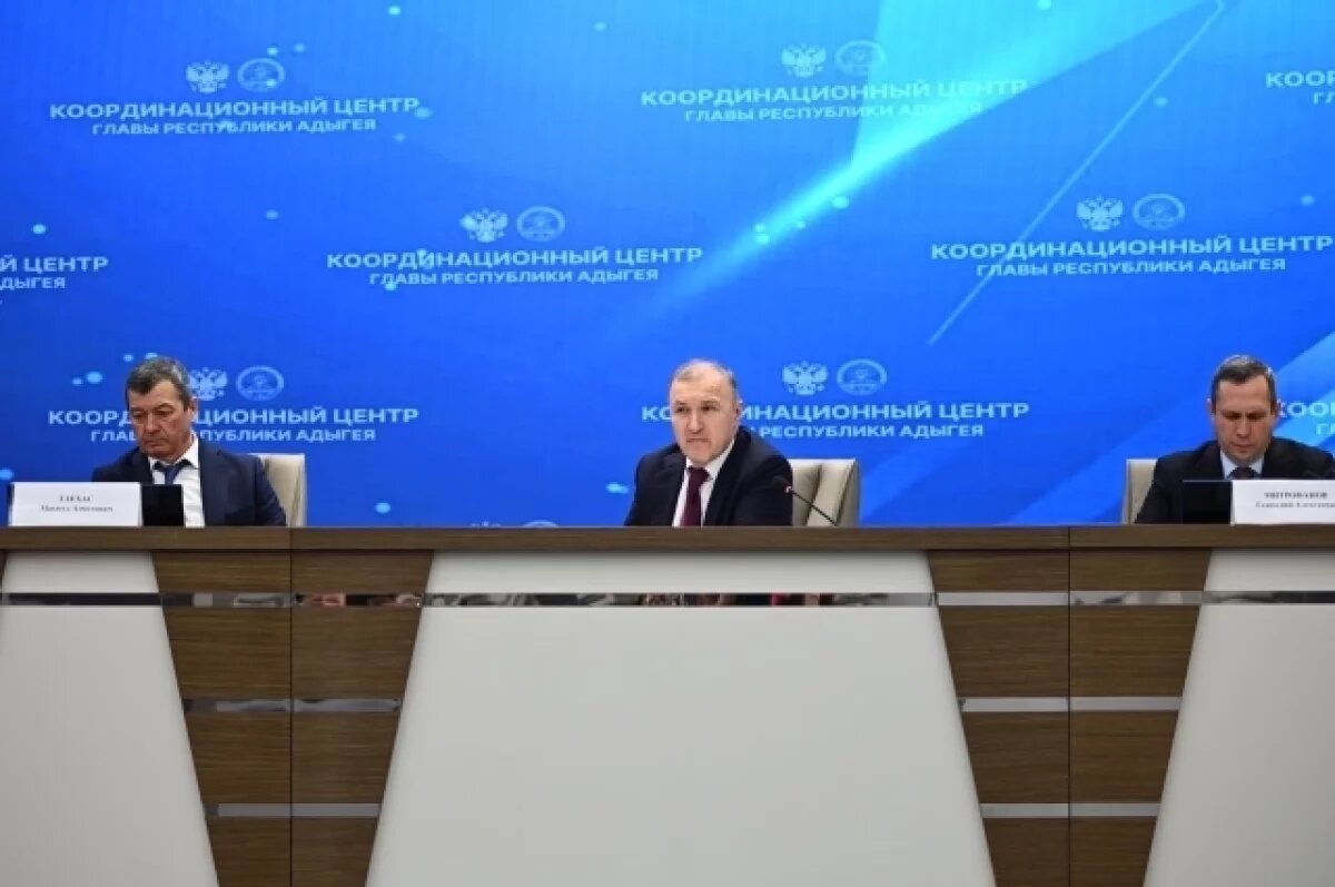    Мурат Кумпилов поставил задачи по новогоднему оформлению Майкопа