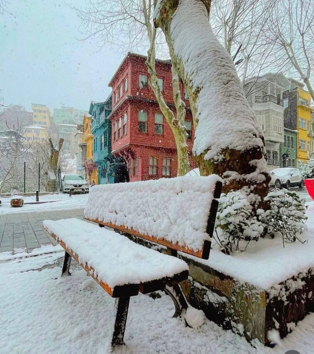 Та самая волшебная скамейка в районе Кузгунчук, г.Стамбул.