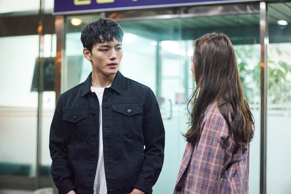 Дорама "Круг: Два связанных мира" 2017