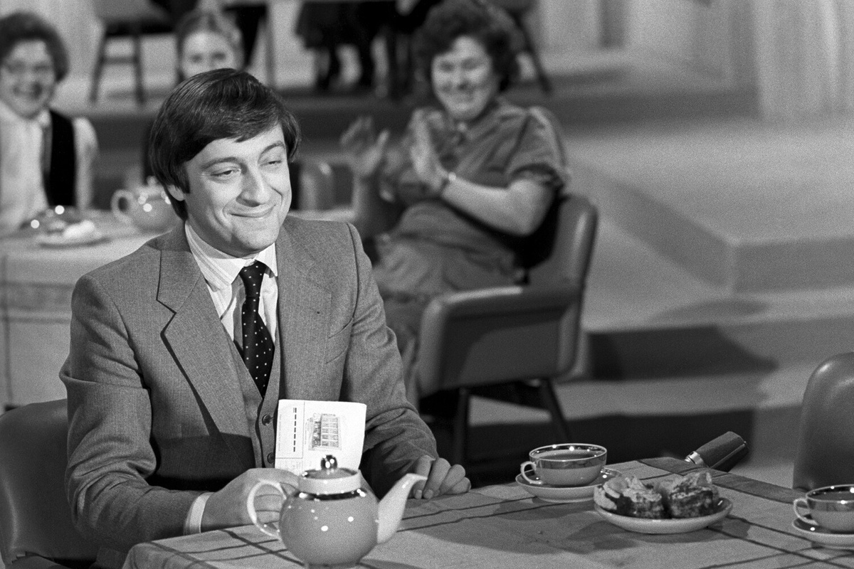 Геннадий Хазанов на съемке передачи «Голубой огонек», 1983 год. Фото взято из открытых источников/соцсетей