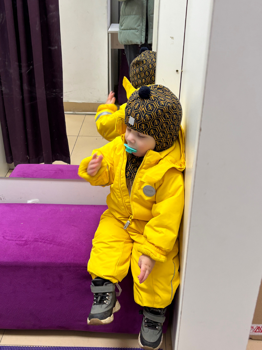 В какие то секунды Захар даже был смирненьким…