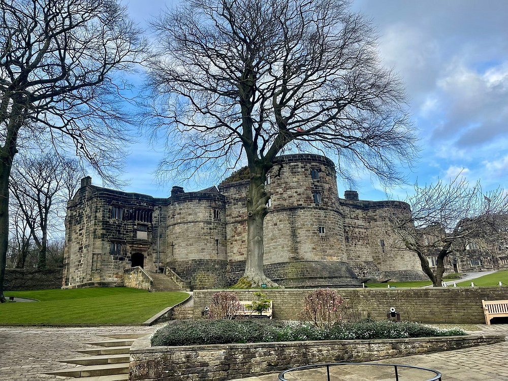 Замок Скиптон https://www.tripadvisor.ru/Attraction_Review-g209940-d211969-Reviews-Skipton_Castle-Skipton_North_Yorkshire_England.html